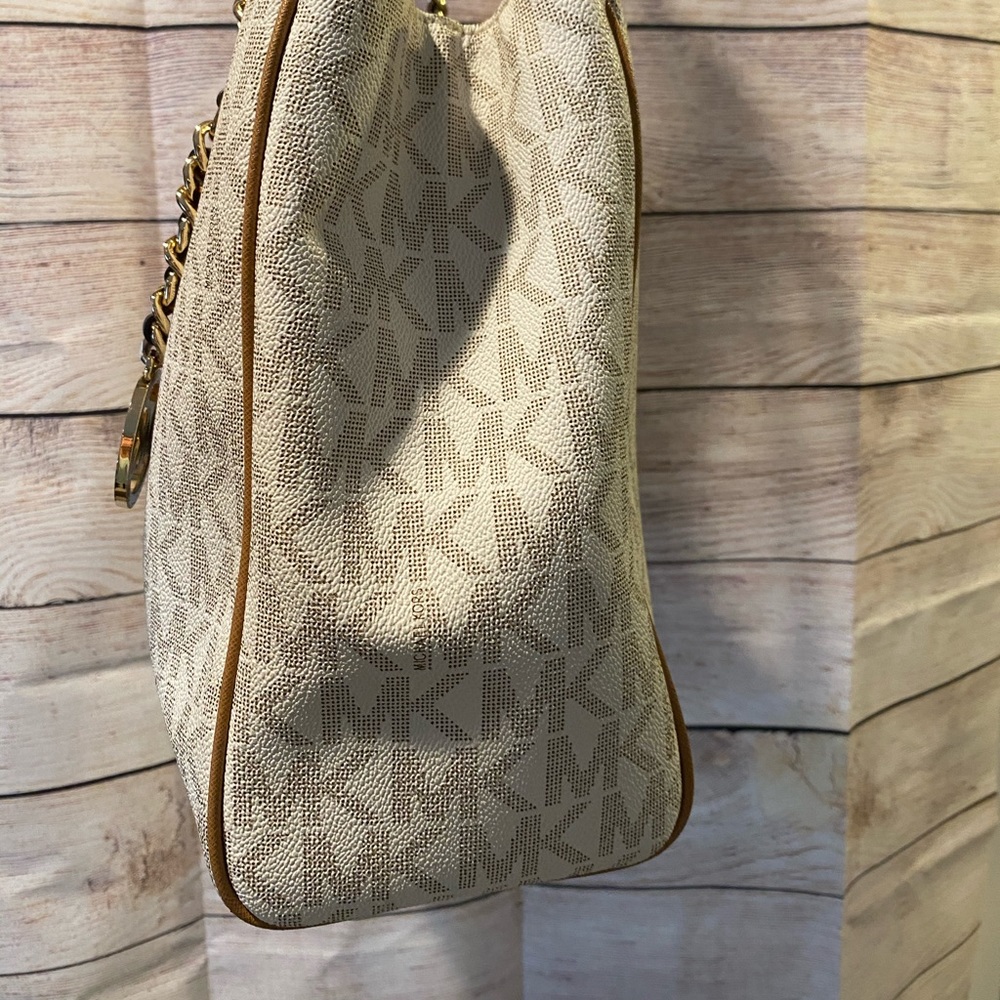 Handbag - Picture 3 of 10